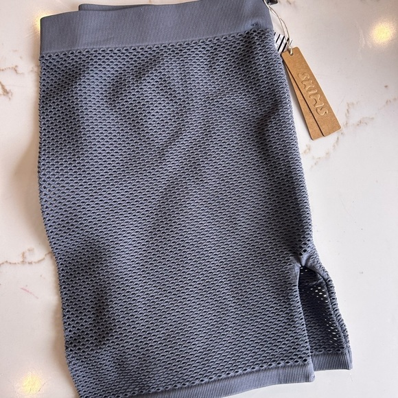 SKIMS perforated gray seamless shorts NWT size 4X - Picture 6 of 7